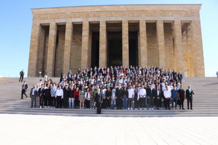 CHP heyeti kuruluşunun 99'uncu yıl d&ouml;n&uuml;m&uuml;nde Anıtkabir'i ziyaret etti