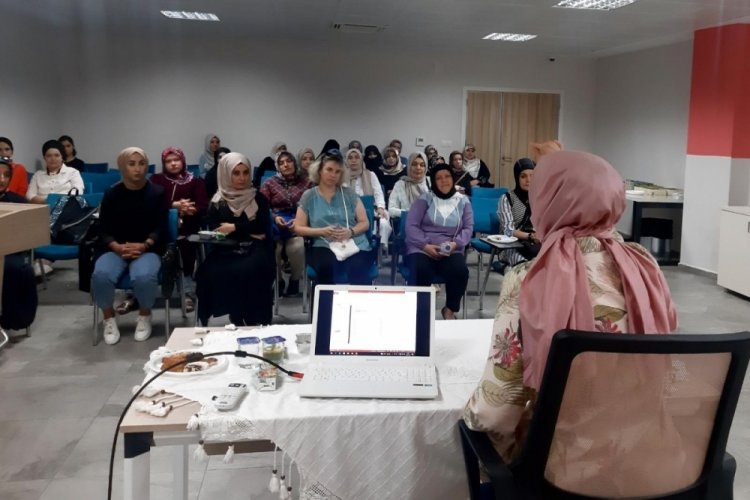 Bursa Bilgi Evleri'nde velilere eğitim verildi