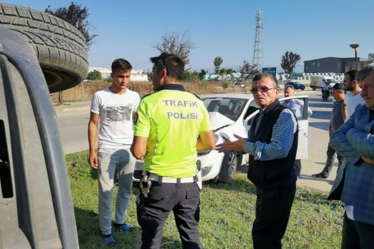 Bursa'da kazada aracını hurdaya &ccedil;eviren ehliyetsiz &ccedil;alışanına ateş p&uuml;sk&uuml;rd&uuml;