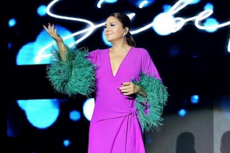 Sibel Can, boyunu uzattı
