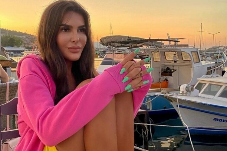 Selin Ciğerci'den Krali&ccedil;e Elizabeth paylaşımı
