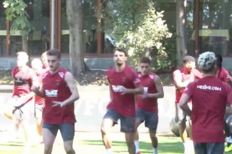 Galatasaray'da yeni transferler ilk antrenmanlarına &ccedil;ıktı