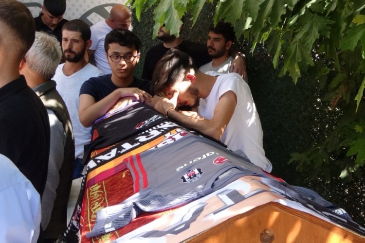 Kardeşini kurtarmak isterken hayatını kaybetti