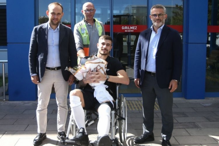 İstanbul'da ameliyat olan Dorukhan Tok&ouml;z, Trabzon'a geldi