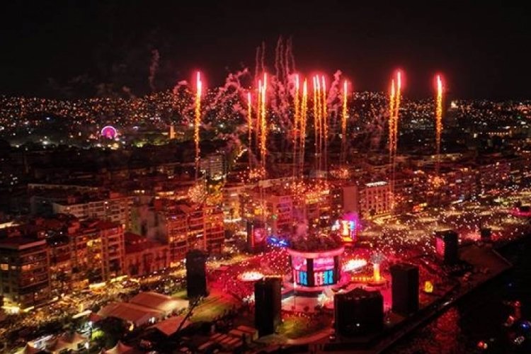 İzmir'de kurtuluş coşkusu