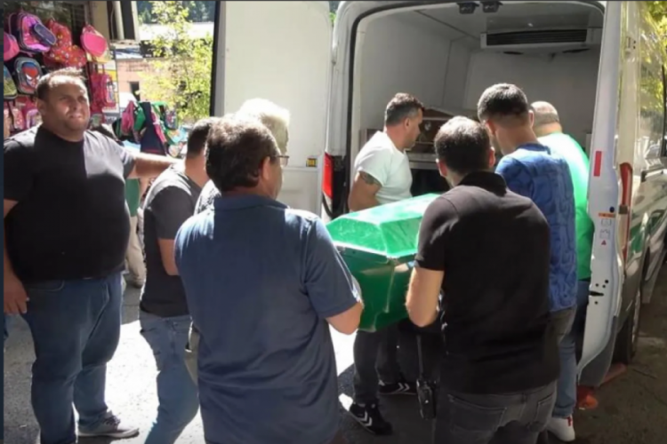 8 kattan d&uuml;şerek yaşamını yitirdi