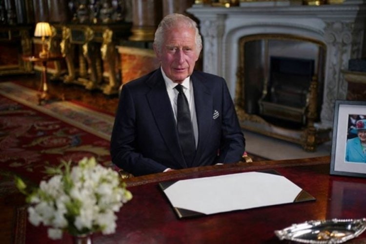 Charles İngiltere Kralı ilan edildi