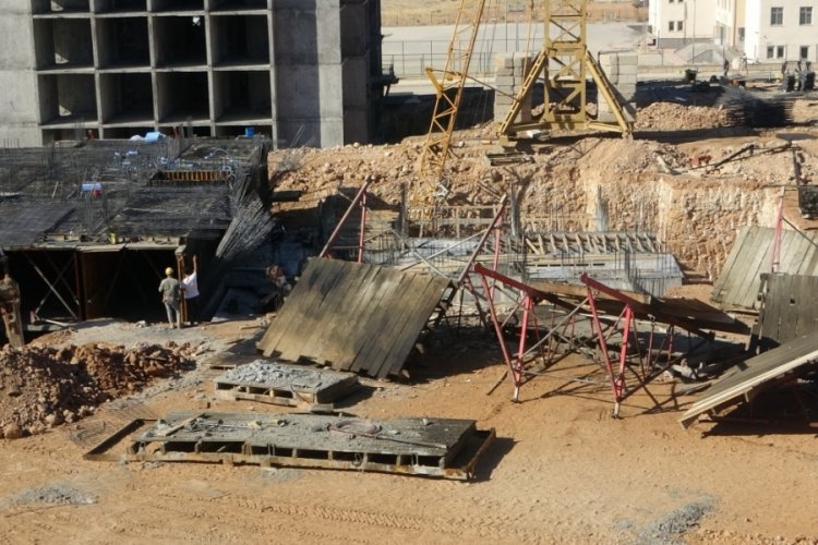 Malatya'da inşaat alanında vin&ccedil; devrildi: 3 &ouml;l&uuml;, 1 yaralı