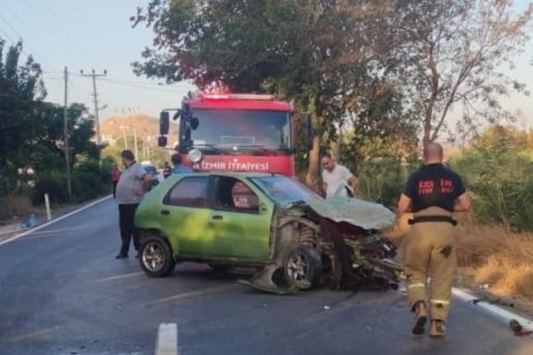 İzmir Fo&ccedil;a'da trafik kazası: 1 &ouml;l&uuml;, 1 yaralı