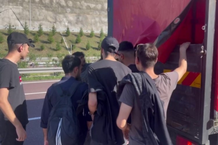 Bursa'daki deplasmana kamyonet kasasında gittiler