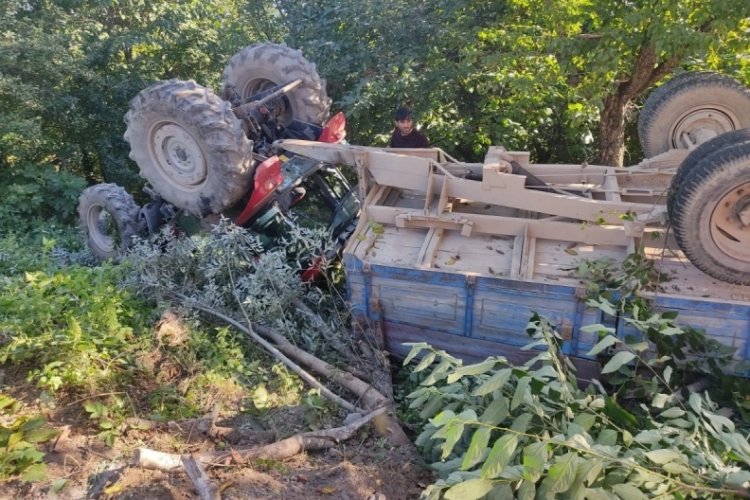 Kontrolden &ccedil;ıkan trakt&ouml;r devrildi