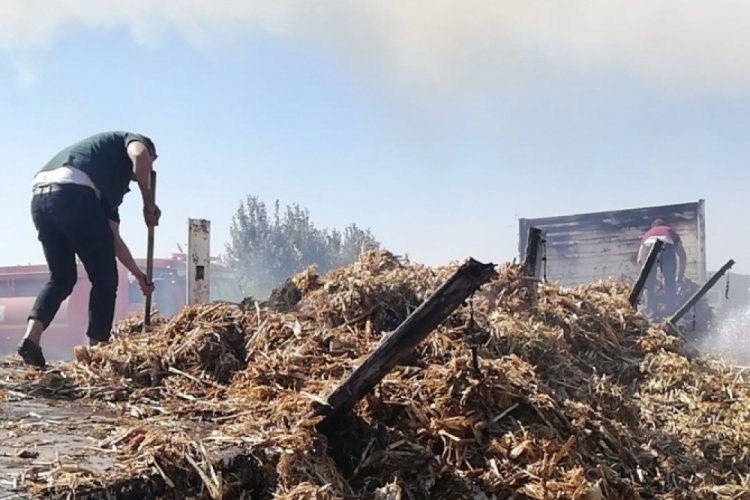 Anız ateşi seyir halindeki TIR'a sı&ccedil;radı