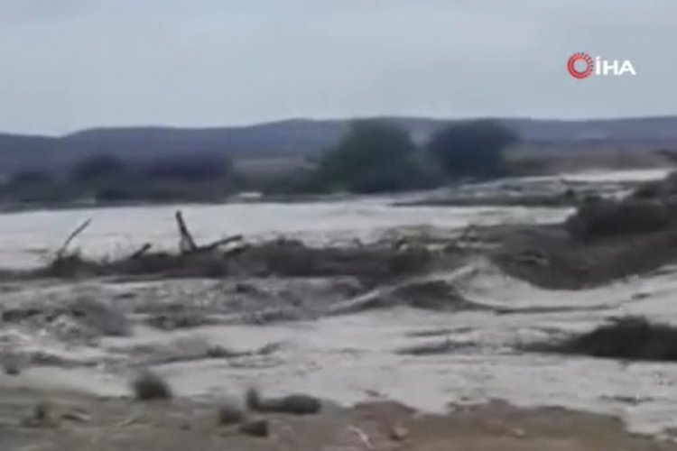 G&uuml;ney Afrika'da baraj duvarı &ccedil;&ouml;kt&uuml;: 1 &ouml;l&uuml;, 40 yaralı