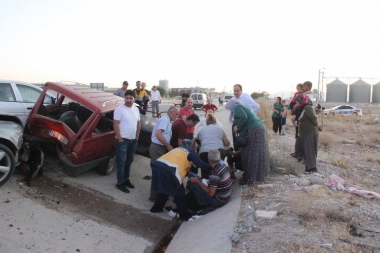 4 otomobil birbirine girdi: 4 yaralı