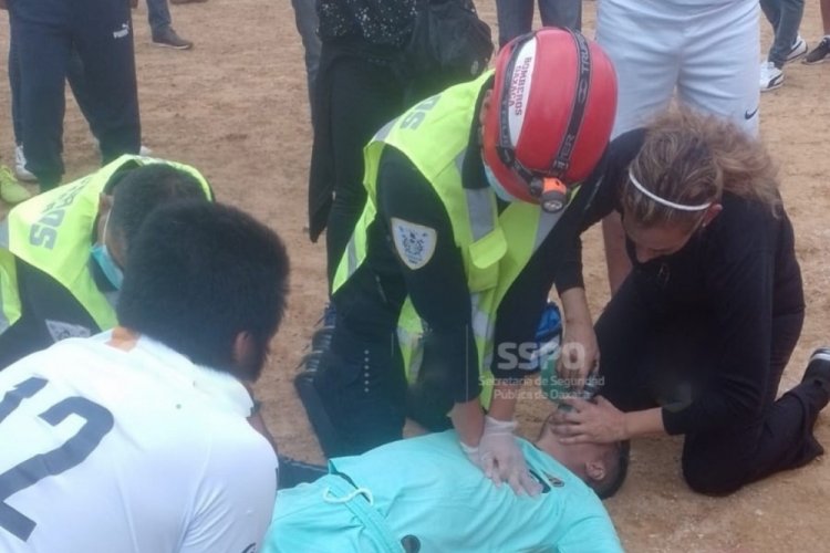 Meksika'da futbolcu ma&ccedil; esnasında kalbine yenik d&uuml;şt&uuml;