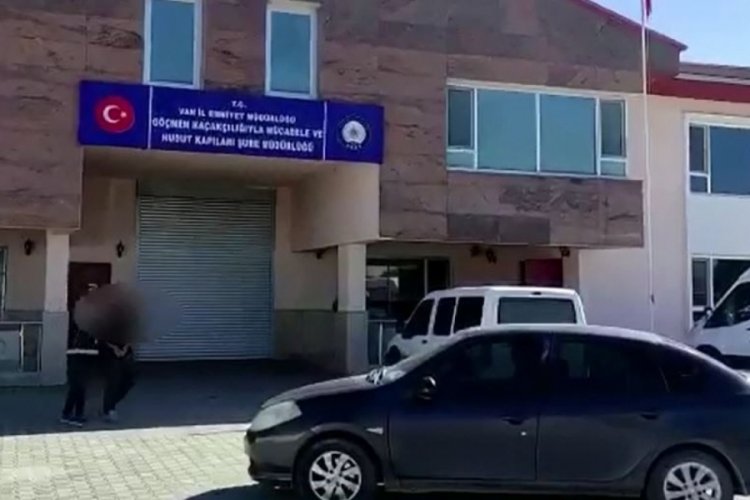 Van'da g&ouml;&ccedil;men ka&ccedil;ak&ccedil;ılığıyla m&uuml;cadele:  4 organizat&ouml;r tutuklandı