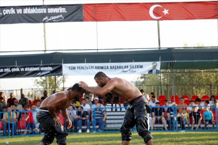 Bursa İneg&ouml;l'de pehlivanlar kıran kırana g&uuml;reşti