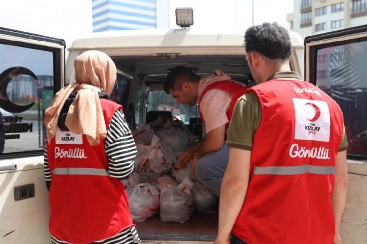 T&uuml;rk Kızılay Bursa Şubesi binlerce yardım ger&ccedil;ekleştirdi