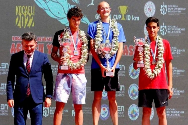 Antalyasporlu y&uuml;z&uuml;c&uuml;ler Golden Cup 2022'de k&uuml;rs&uuml;de