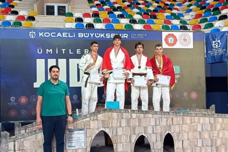 Bursa'nın şampiyonundan Balkan Judo'da &ccedil;ifte başarı