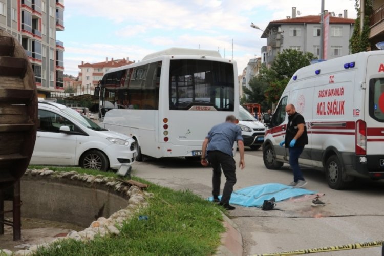 Edirne'de minib&uuml;s&uuml;n &ccedil;arptığı kadın yaşamını yitirdi