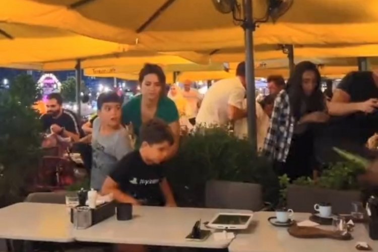 İstanbul'da &ccedil;atışma ortasında limonata keyfi