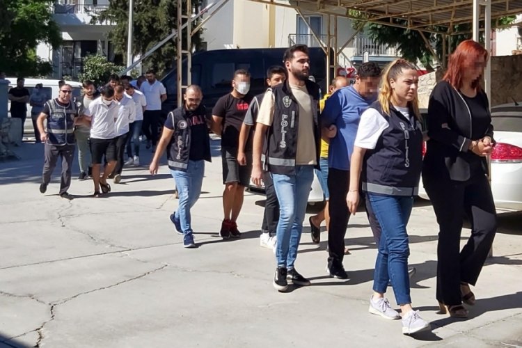Sahte belge dolandırıcıları adliyeye sevk edildi: Ş&uuml;phelilerden biri holding saihibi