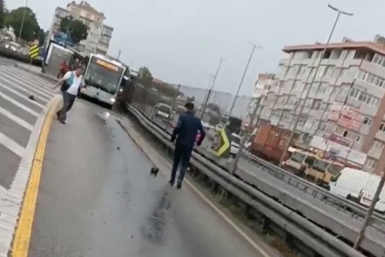 İstanbul'da metrob&uuml;s yolunda ilgin&ccedil; olay