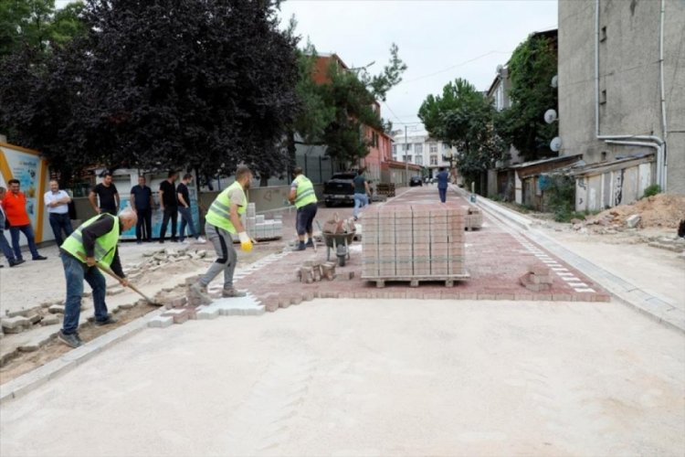 Bursa'da altyapısı tamamlanan sokaklarda kaplama &ccedil;alışmaları s&uuml;r&uuml;yor