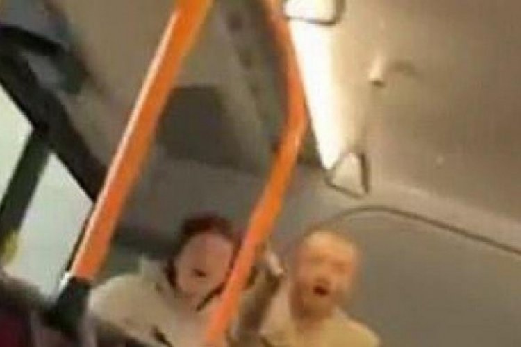 Otob&uuml;ste cinsel ilişkiye girdiler! Savunmaları pes dedirtti