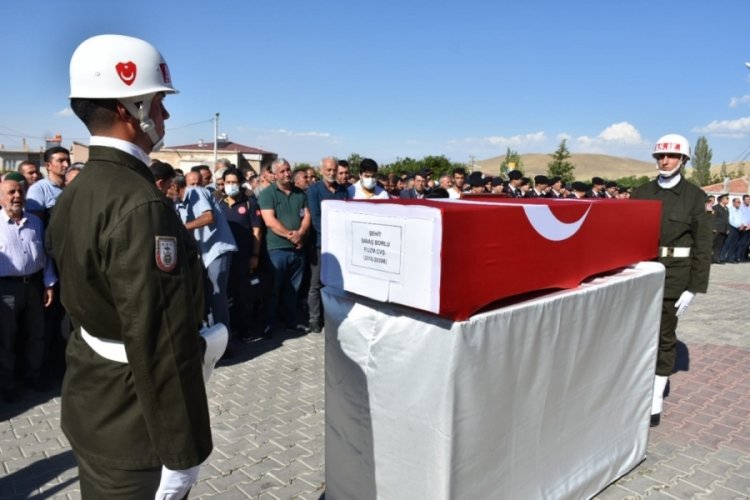 Piyade Uzman &Ccedil;avuş Savaş Borlu, memleketi Niğde'de toprağa verildi