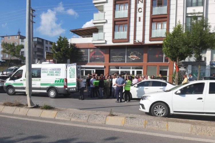 Oto galeri d&uuml;kkanında ş&uuml;pheli &ouml;l&uuml;m