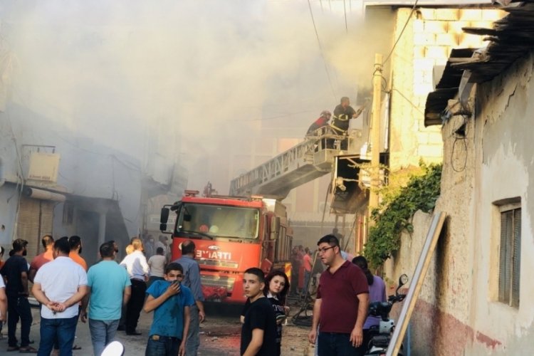 Tamirci d&uuml;kkanının deposunda yangın