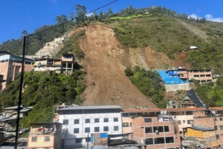 Peru'da madende toprak kayması: 3 &ouml;l&uuml;