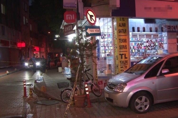 Silahlı kavgada sokaktaki esnaf vuruldu