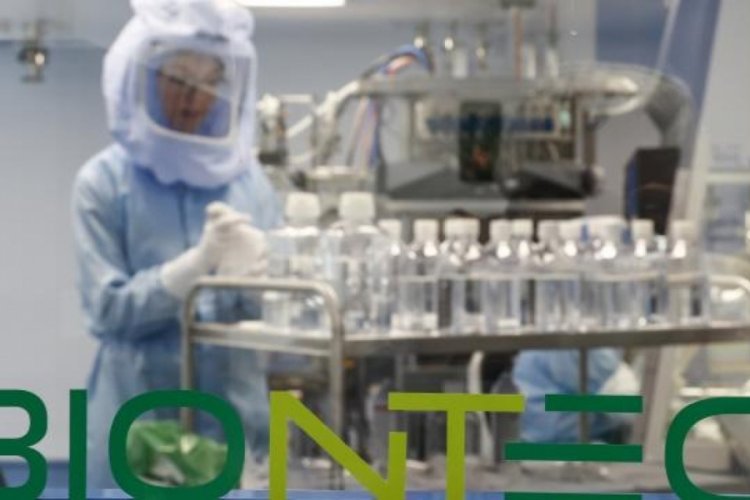 AB'de Pfizer-BioNTech'in varyantlara uyumlu aşısının takviye dozu tavsiye edildi