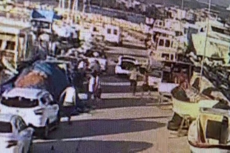 İki arkadaşın tekne yanaştırma kavgası &ouml;l&uuml;mle bitti