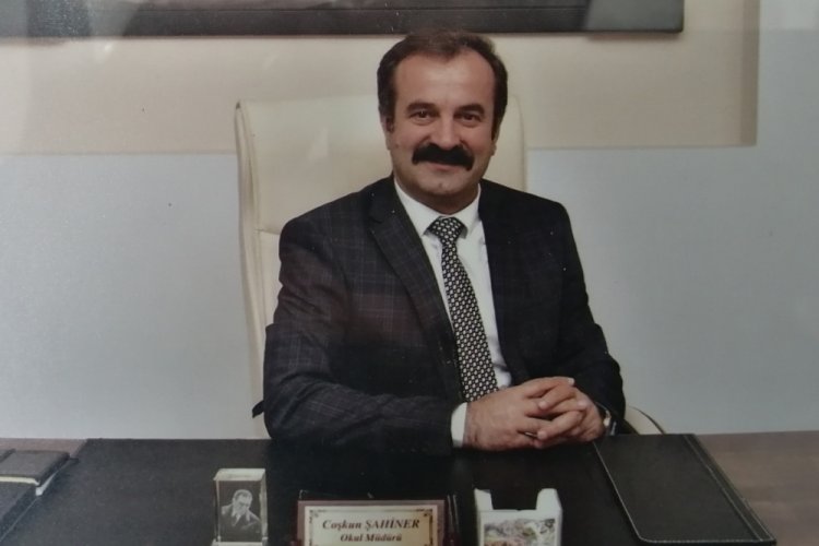 Bursa'da dans&ouml;zl&uuml; eğlence d&uuml;zenleyen m&uuml;d&uuml;r, &ouml;ğretmen olarak g&ouml;reve başladı