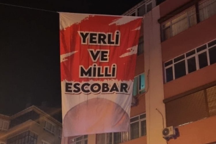 'Yerli ve Milli Escobar' pankartı polis ekiplerini harekete ge&ccedil;irdi