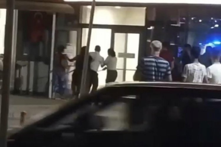Sopalı kadınlar Adana'da acil servisi bastı