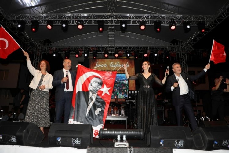 Bursa Mudanya'da kurtuluş g&uuml;n&uuml; coşkusu sardı