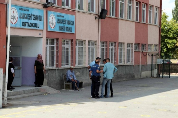 Kayseri'de bir okula ateş a&ccedil;ıldı