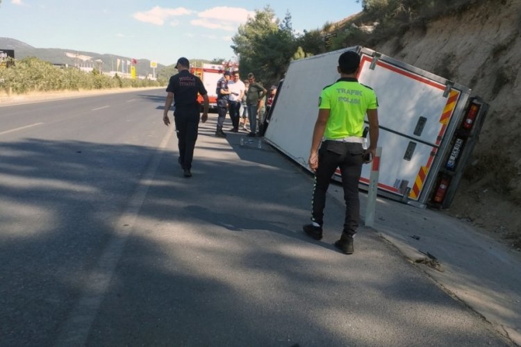 Muğla'da kamyonet devrildi, 2 kişi yaralandı