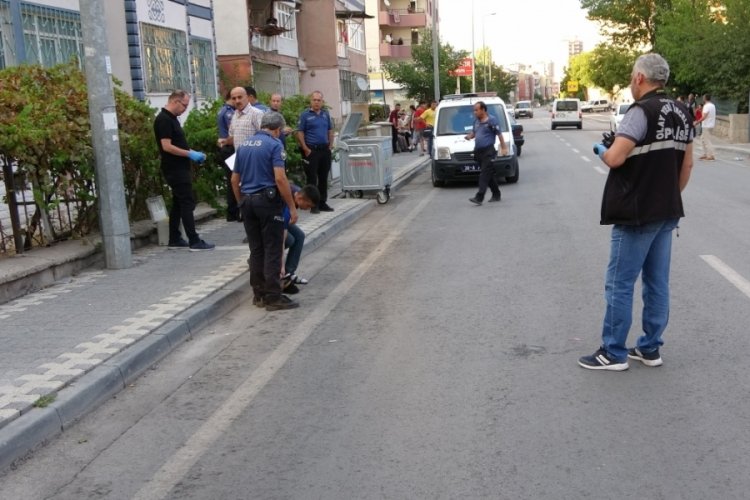 Sokak ortasında av t&uuml;feğiyle saldırıya uğradı