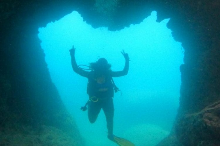 Antalya'da bulunan kalp şeklindeki mağara dalış tutkunlarının g&ouml;zdesi
