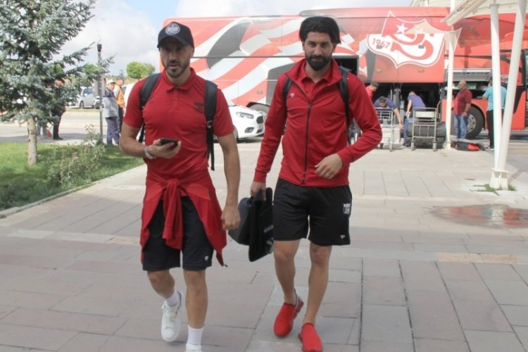 Sivasspor, CFR Cluj ma&ccedil;ı i&ccedil;in Romanya'ya 7 eksikle gitti