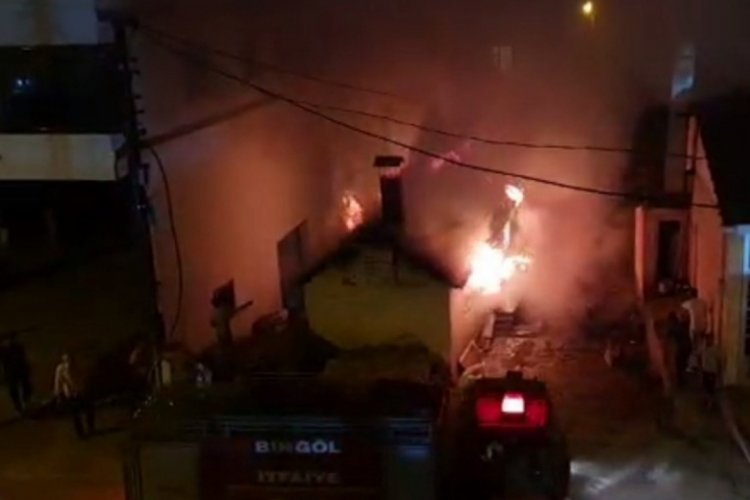 Bing&ouml;l'de yangın, işyeri kullanılmaz hale geldi