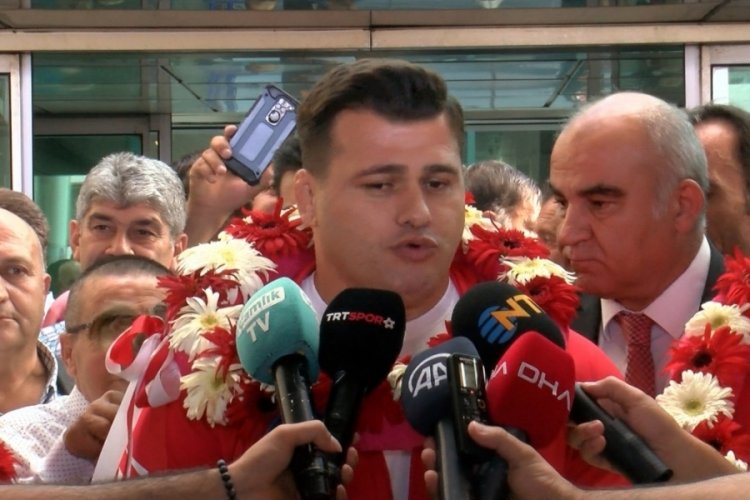 D&uuml;nya Şampiyonu Rıza Kayaalp, Ankara'da coşkuyla karşılandı