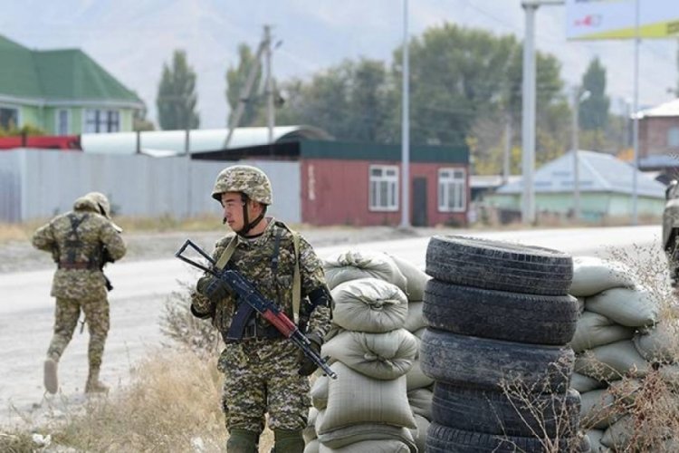 Kırgızistan, &ccedil;atışmalar nedeniyle Tacikistan sınırındaki k&ouml;ylerden halkı tahliye etti