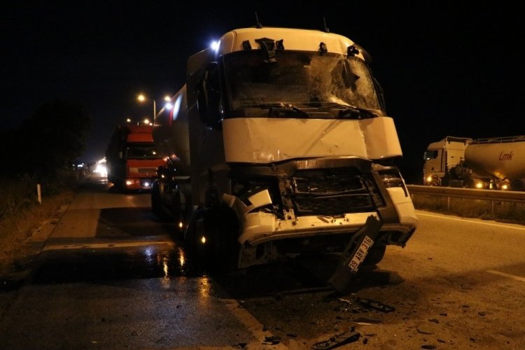 Edirne'de 2 tır &ccedil;arpıştı: 1 yaralı